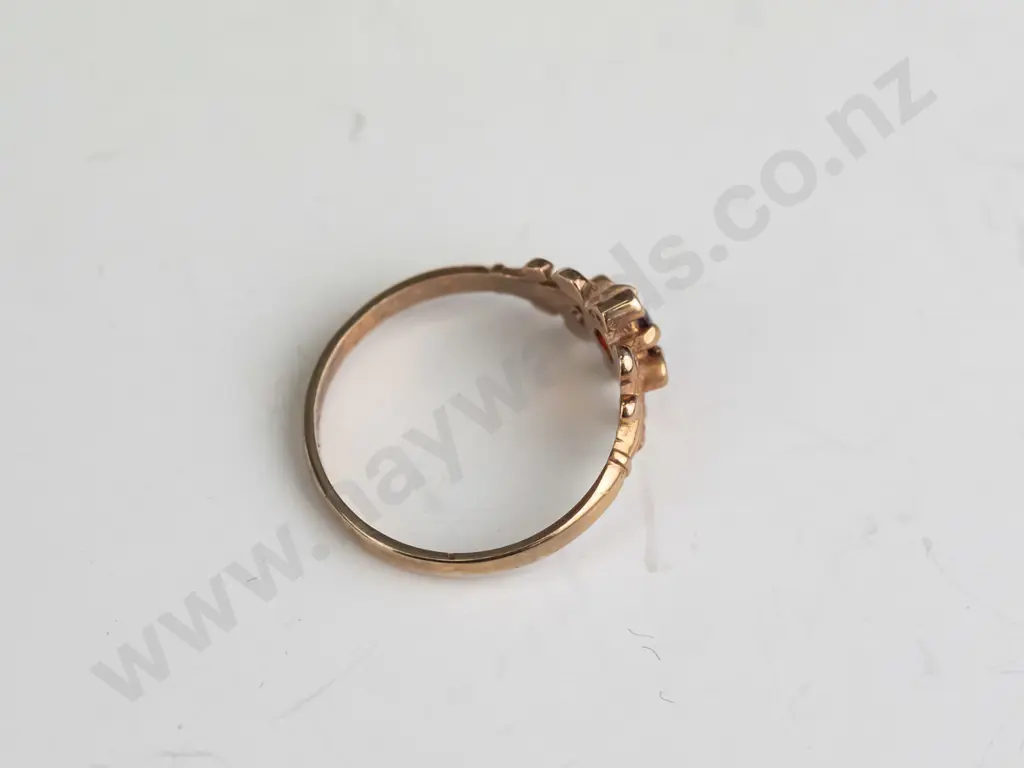 9ct garnet & diamond ring 1.9gms Image 1++