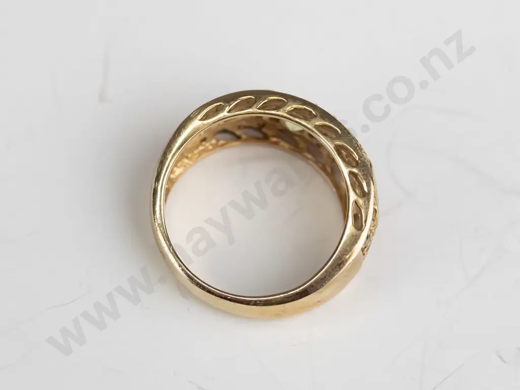 9ct multi stone peridot band ring (1 stone is missing) 5.9gms Image 1++