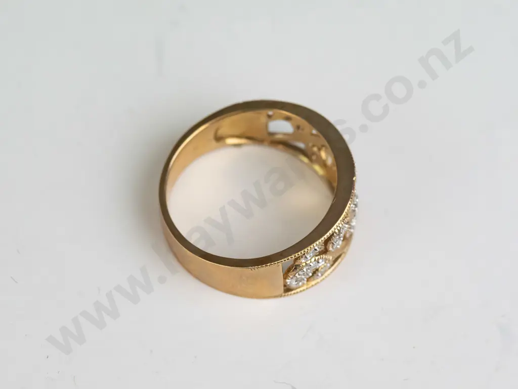 9ct filagree pierced diamond ring 4.4gms Image 1++
