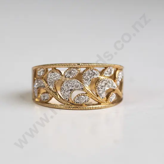 9ct filagree pierced diamond ring 4.4gms