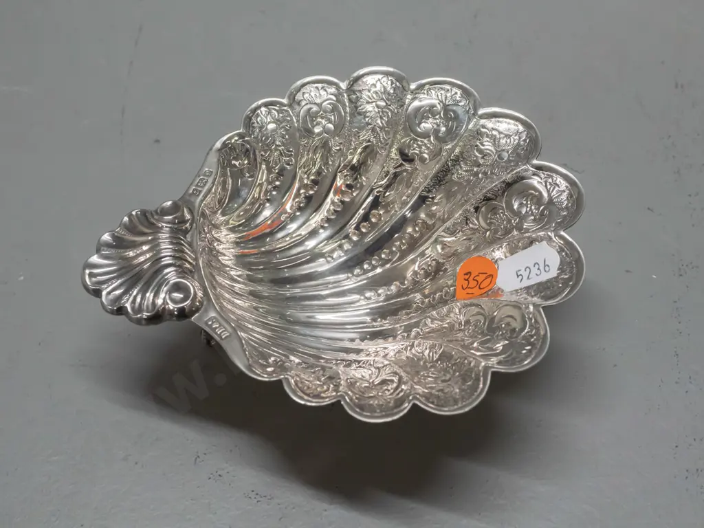 sterling silver shell shaped dish on 3 scrolling feet, hallmarked w/ DH&S. H-40 W-140 Image 1++