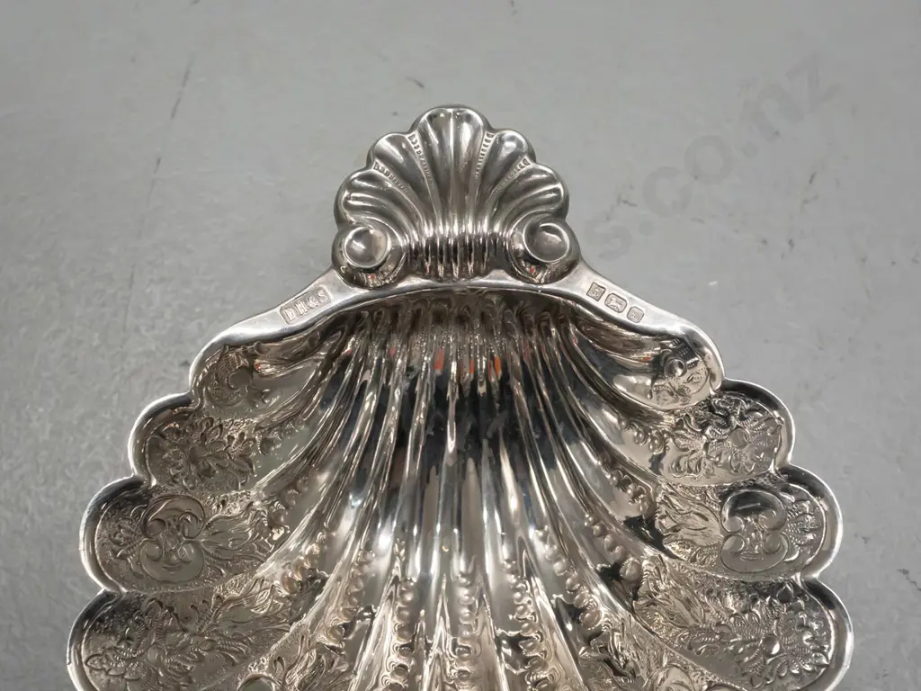 sterling silver shell shaped dish on 3 scrolling feet, hallmarked w/ DH&S. H-40 W-140 Image 1++