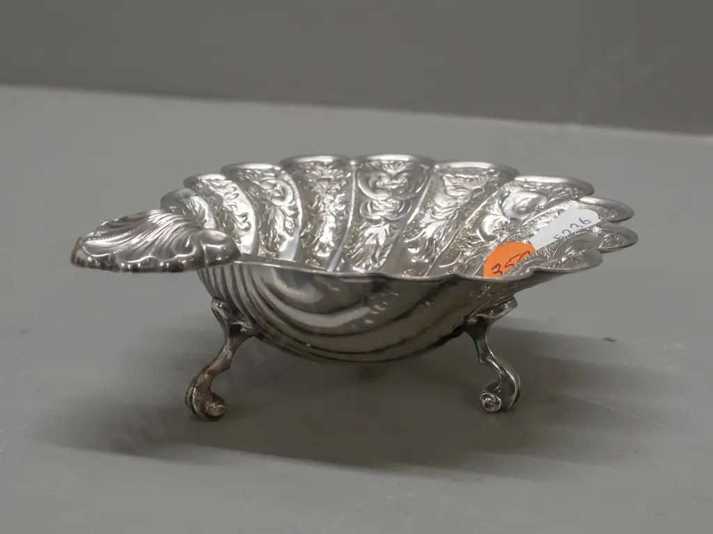 sterling silver shell shaped dish on 3 scrolling feet, hallmarked w/ DH&S. H-40 W-140 Image 1++