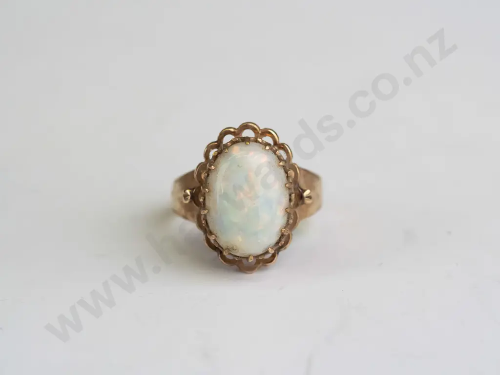 9ct opal (14x9) ring 4.3gms Image 1++