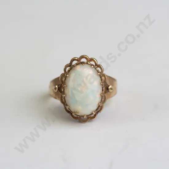9ct opal (14x9) ring 4.3gms