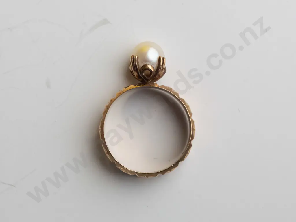 9ct solitaire pearl ring 4.4gm Image 1++