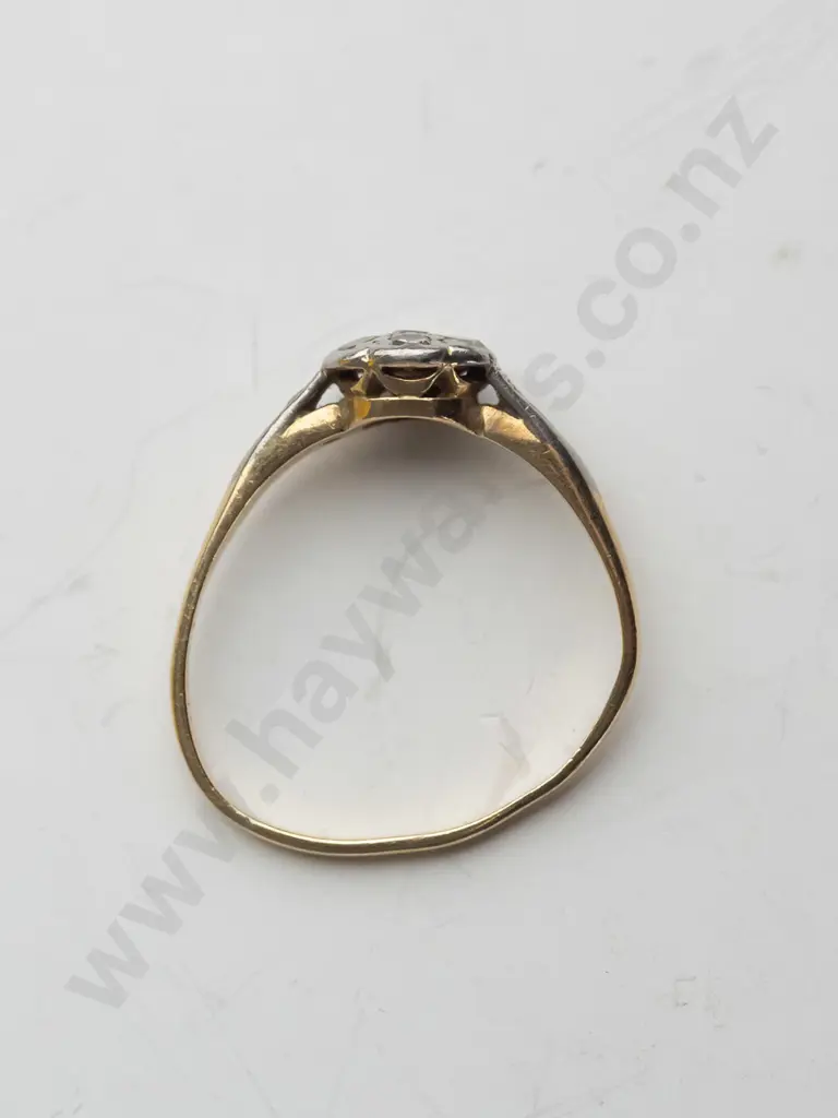 18ct white diamond cluster ring 2.1gms - [ring out of shape] Image 1++