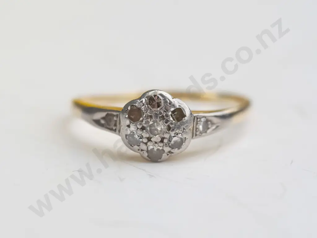 18ct white diamond cluster ring 2.1gms - [ring out of shape] Image 1++