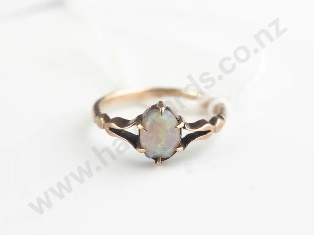 9ct white opal ring cabochon cut 6.8 x5.7 display vivid green  flash 2gram Image 1++
