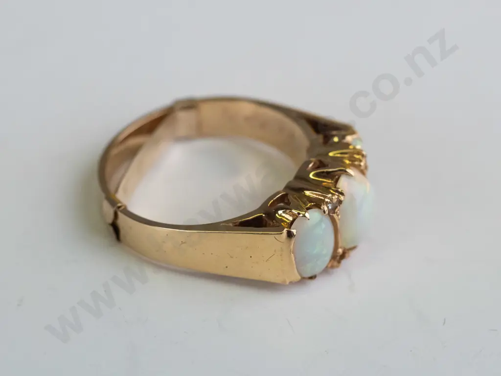 18ct gold, 3 opal, 4 diamond, London Bridge setting ring 6.5gms Image 1++