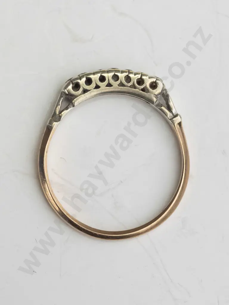9ct 7 white stone ring 1.9gms Image 1++