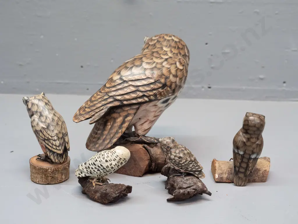 5 carved and painted wood owl figurines - no maker's marks, largest is H-140 W-180 Image 1++