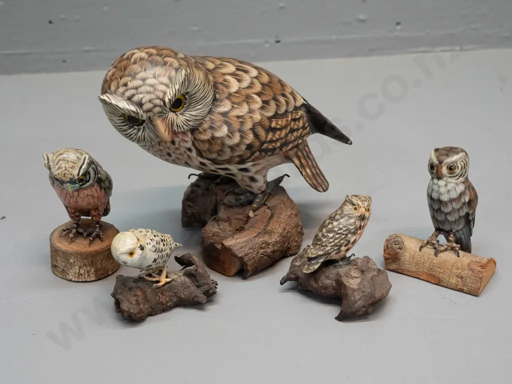 5 carved and painted wood owl figurines - no maker's marks, largest is H-140 W-180 Image 1++