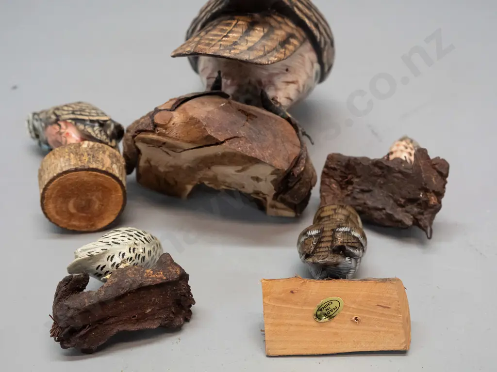 5 carved and painted wood owl figurines - no maker's marks, largest is H-140 W-180 Image 1++