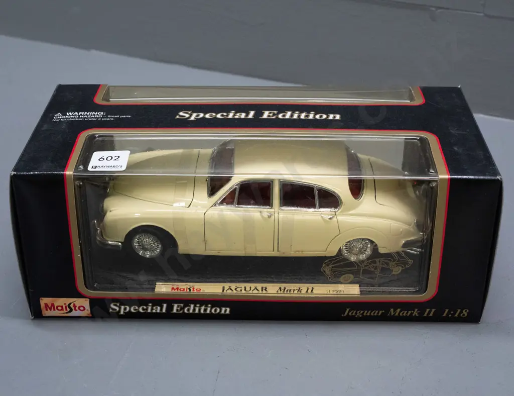 Maisto 1:18 scale die-cast model Jaguar in original box- 1959 Mark II Image 1++
