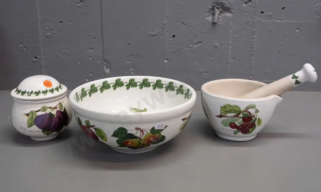 3x pieces of Portmeirion Pomona pattern: mortar & pestle, bowl, lidded container. Bowl: H-90, W-200 Image 1++