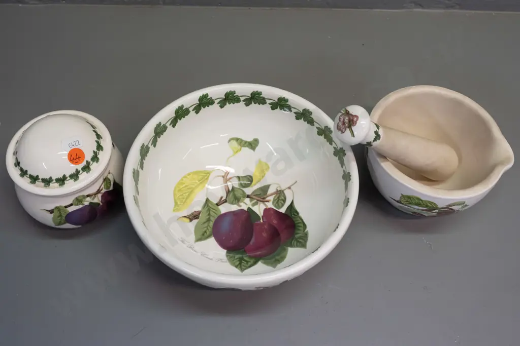 3x pieces of Portmeirion Pomona pattern: mortar & pestle, bowl, lidded container. Bowl: H-90, W-200 Image 1++