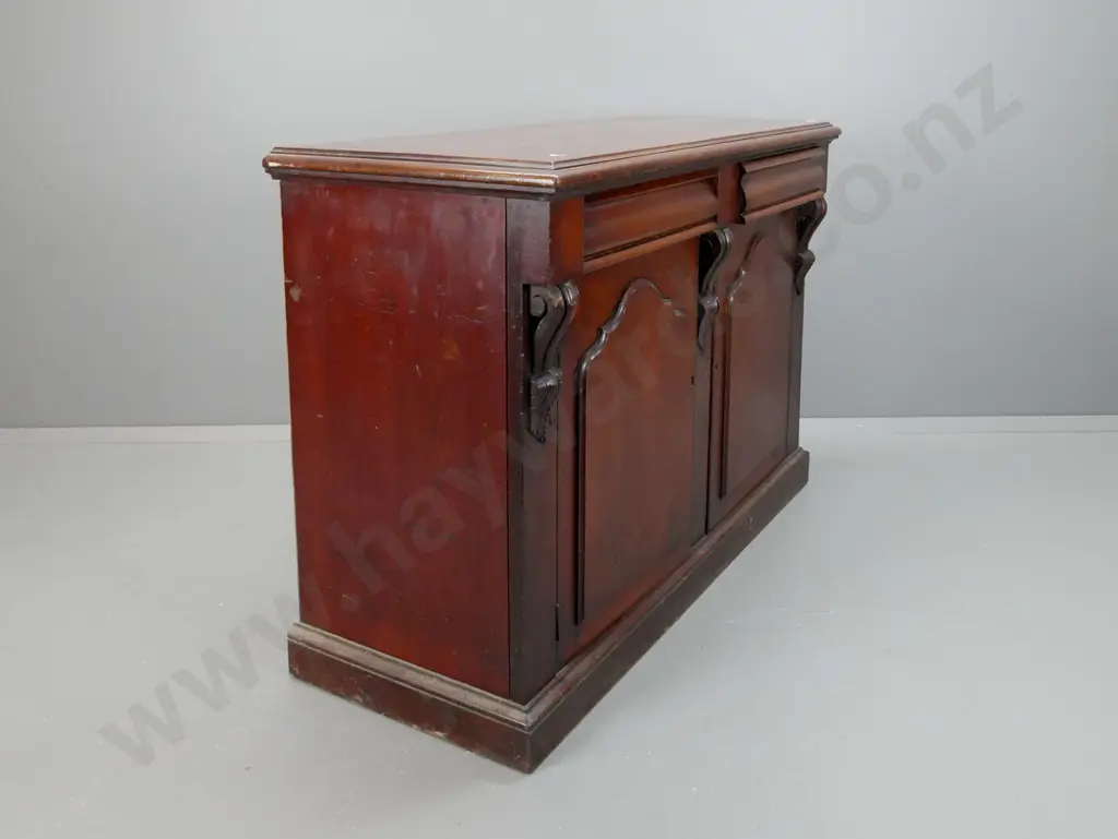 colonial cedar and kauri sideboard with 2 shaped drawers and 2 shield-shaped doors, carved corbels, on plinth base - one Image 1++