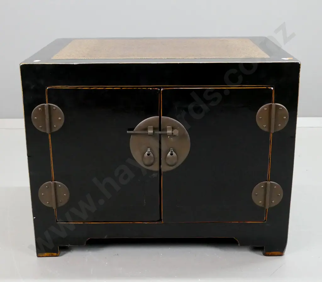 Chinese elmwood black lacquered 2-door low cupboard, lacquered woven insert in top, metal hardware H-510 W-650 D-480 Image 1++