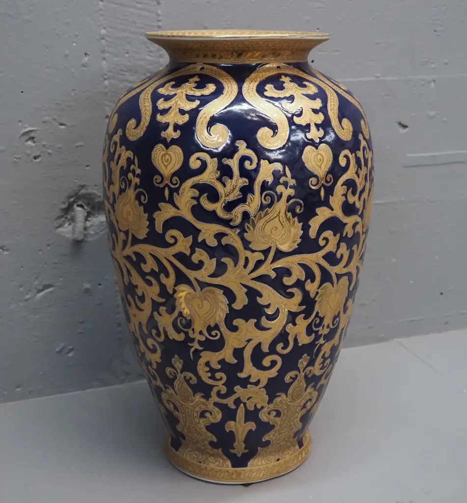 Chinese vase - blue ground with gilt foliate decoration and top rim H-360 Image 1++