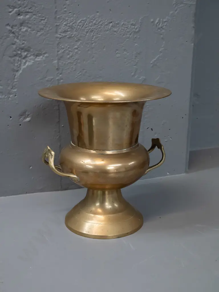 brass urn with cast handles - some discolouration and small dent in rim H-250 D-230 Image 1++