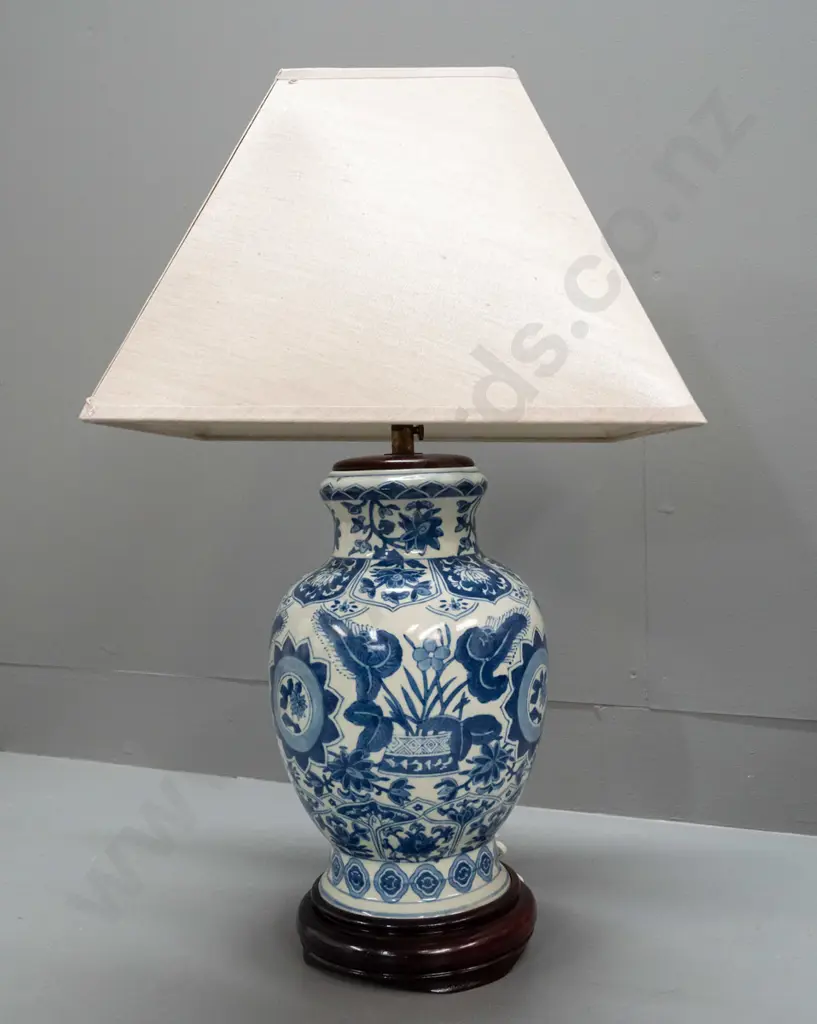Chinese blue & white porcelain table lamp with circular wooden base and fitting cap with 4-sided shade - some tape or Image 1++