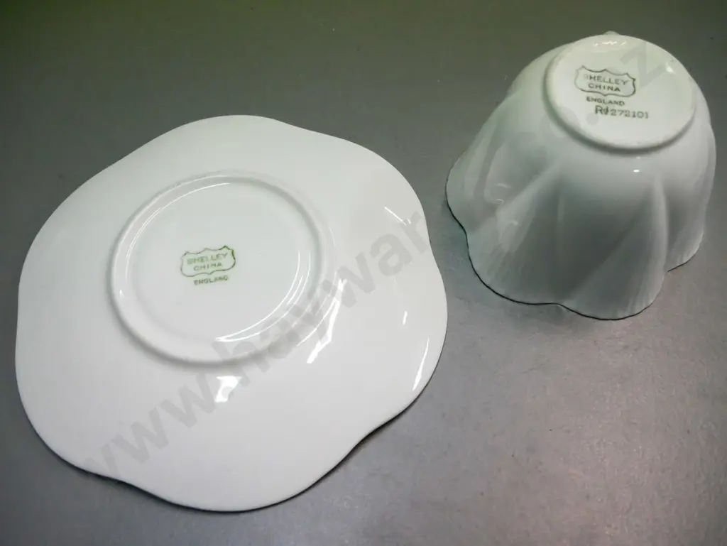6x Shelley teacups with five saucers, shell pattern Image 1++