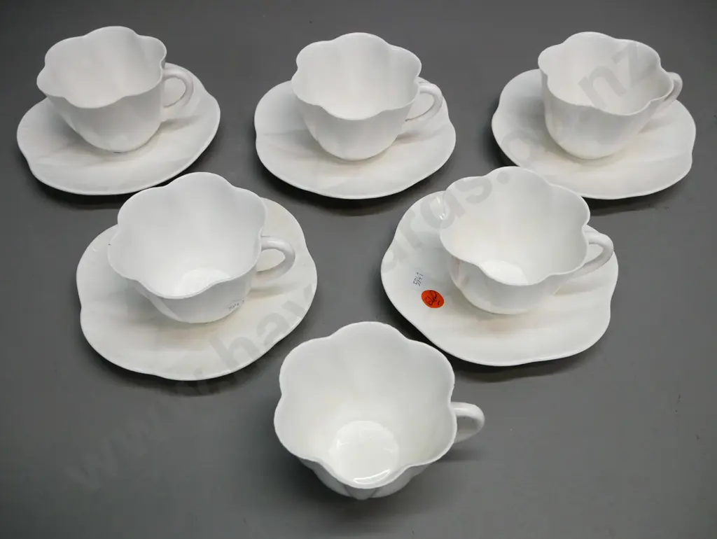 6x Shelley teacups with five saucers, shell pattern Image 1++
