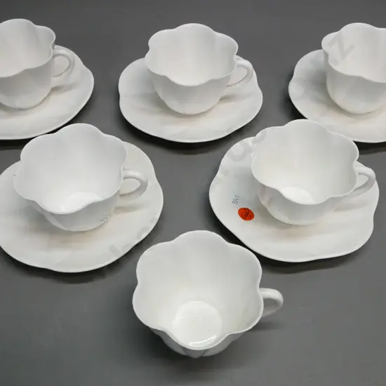 6x Shelley teacups with five saucers, shell pattern