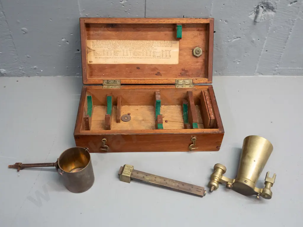 vintage Oertling mahogany cased chondrometer / grain scale with brass fittings - corrosion to pivot arm, paper label Image 1++