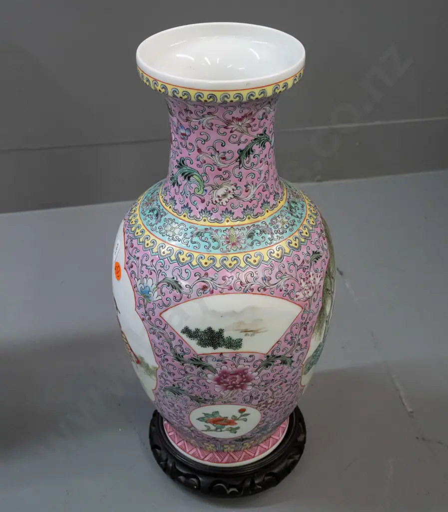 Chinese polychrome hand painted vase on hardwood stand - children motifs H-395 D-170 Image 1++