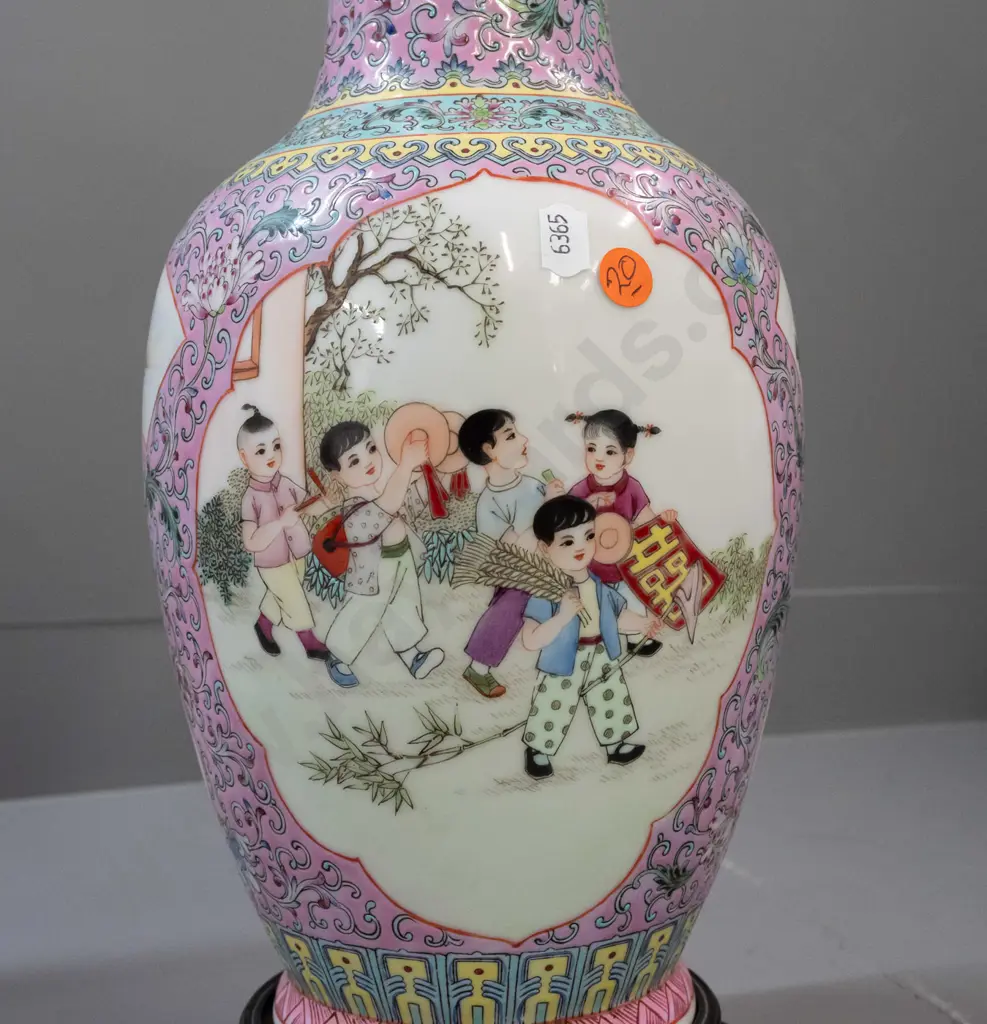 Chinese polychrome hand painted vase on hardwood stand - children motifs H-395 D-170 Image 1++