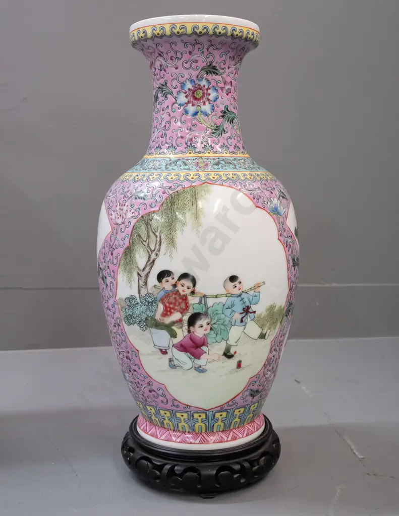 Chinese polychrome hand painted vase on hardwood stand - children motifs H-395 D-170 Image 1++