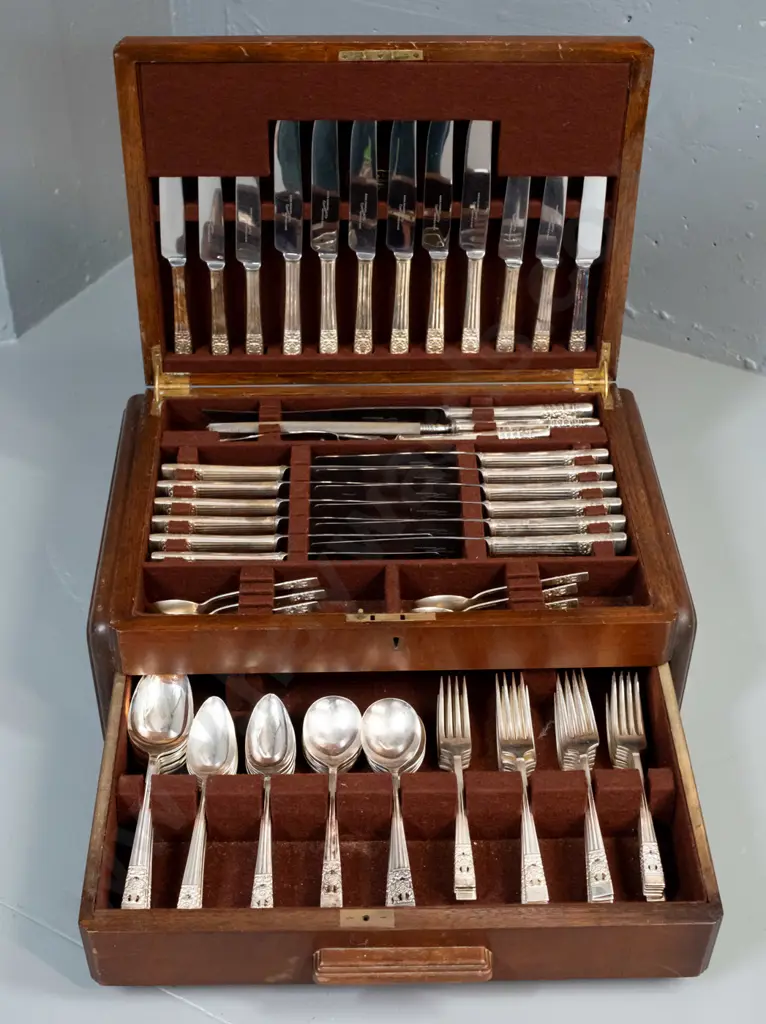 vintage 6 Community Plate Coronation pattern cutlery set in deco walnut canteen with drawer, brass hinges - 6 place with Image 1++