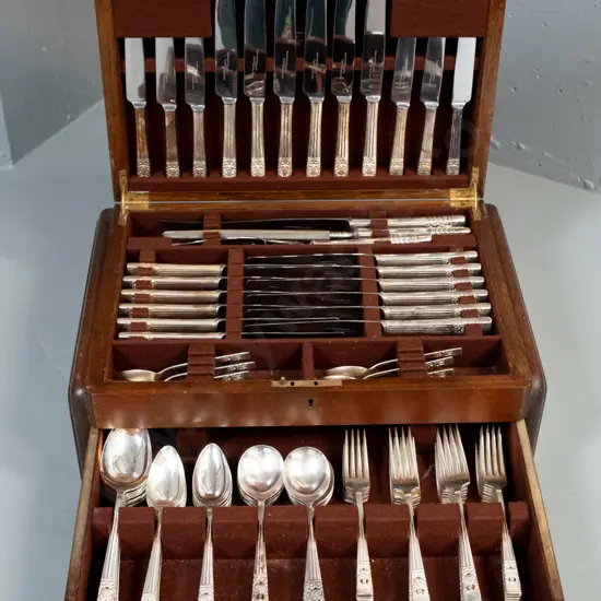 vintage 6 Community Plate Coronation pattern cutlery set in deco walnut canteen with drawer, brass hinges - 6 place with