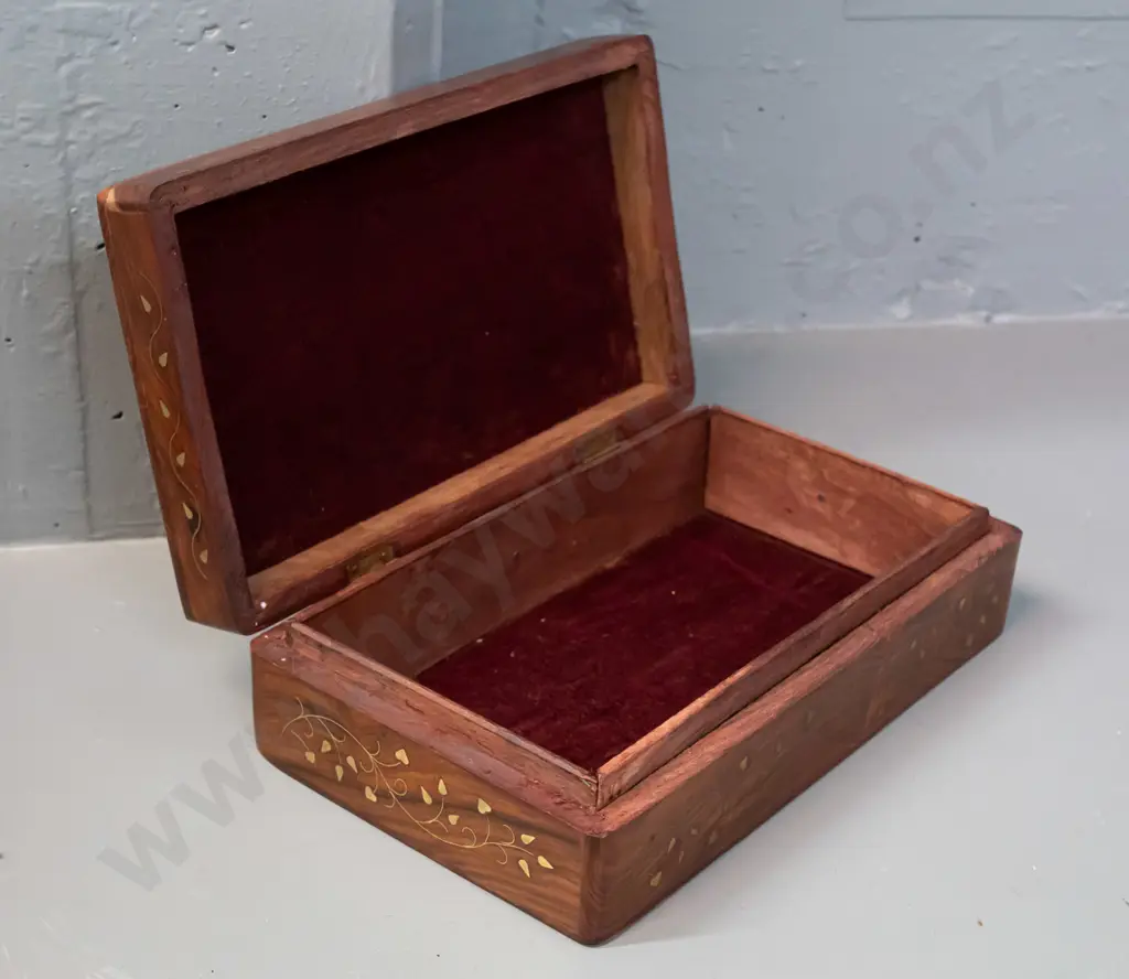 rosewood hinged-lid box with foliate motif brass inlay decoration, lined inside H-80 W-260 D-150 Image 1++