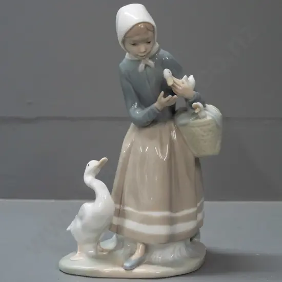 Lladro figurine - girl with duck & ducklings H-230