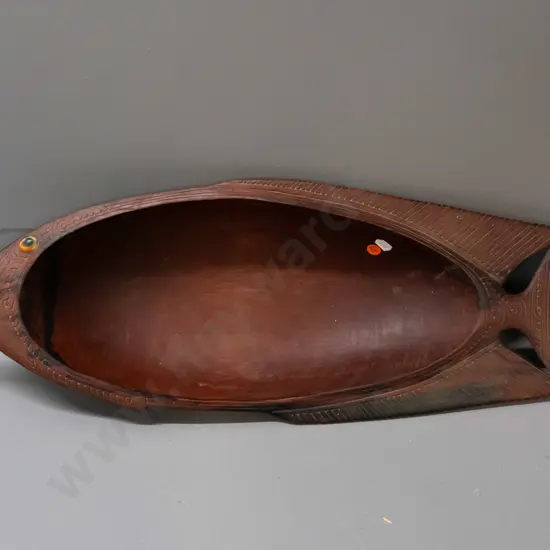 carved wood ceremonial fish-shaped serving bowl with cat's eye shell inset eye L-630 W-220