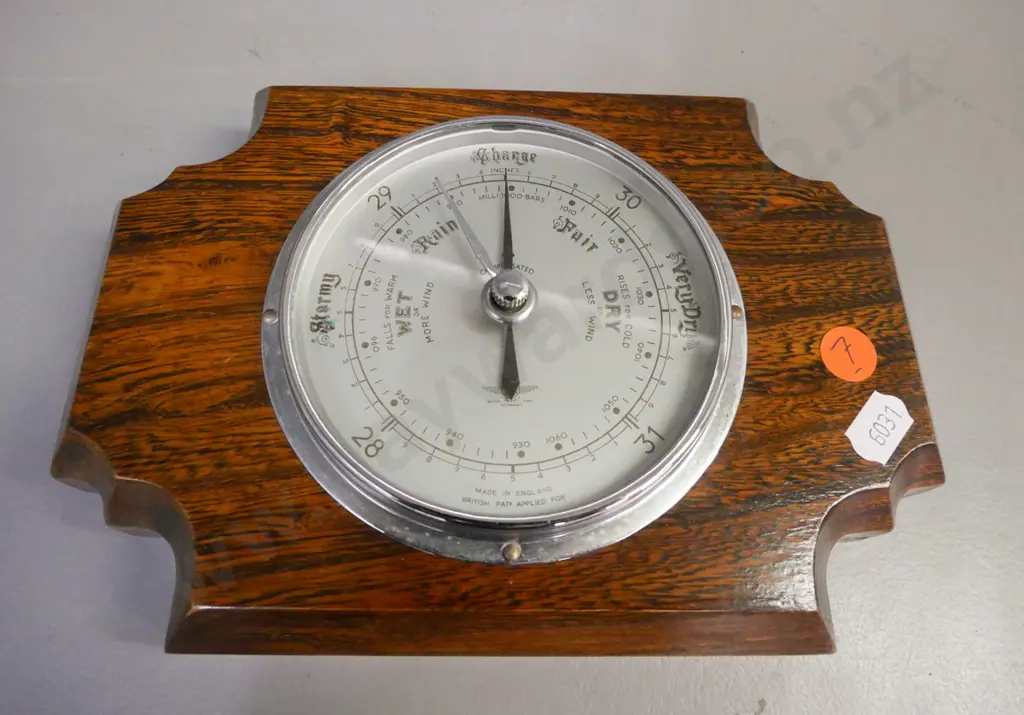 wall-hanging Art Deco barometer in oak case. Smiths, Made in England. H-150 W-220 Image 1++