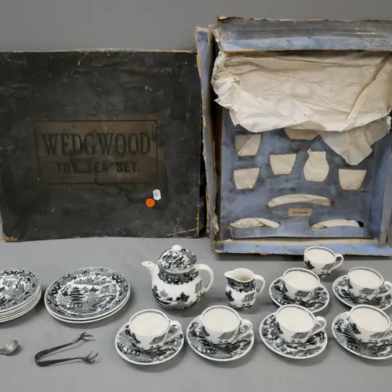 boxed Wedgwood toy tea set, Black Willow Pattern, 6x cups saucers & plates, 2x cake plates, teapot, sugar & cream