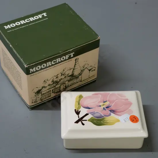 Moorcroft lidded trinket, with original box. H-45 W-125 D-90