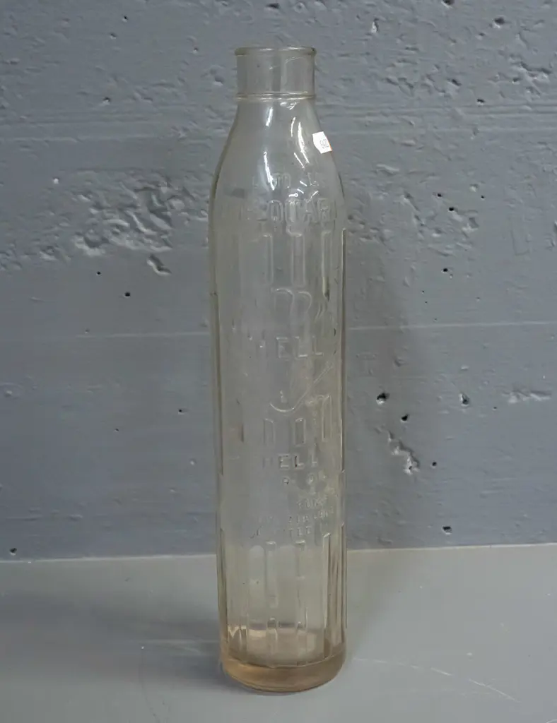 Shell Co New Zealand Ltd clear glass quart oil bottle H-370 Image 1++