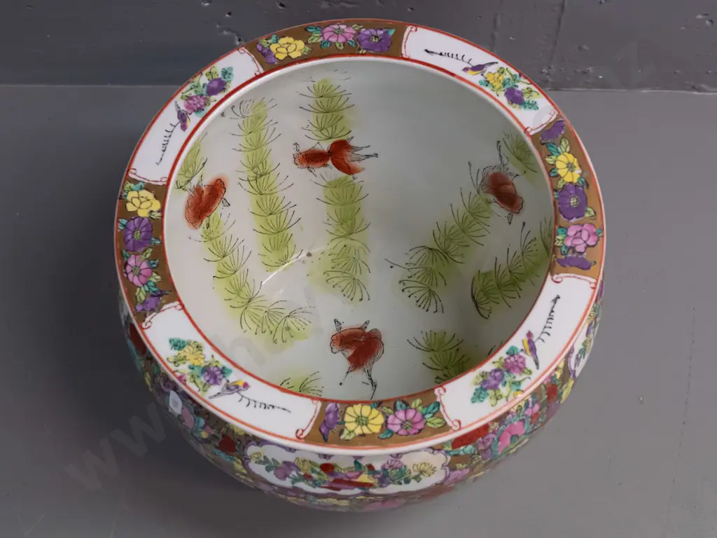 Chinese fish bowl with decorated interior, polychrome and gilt exterior H-245 D-310 Image 1++