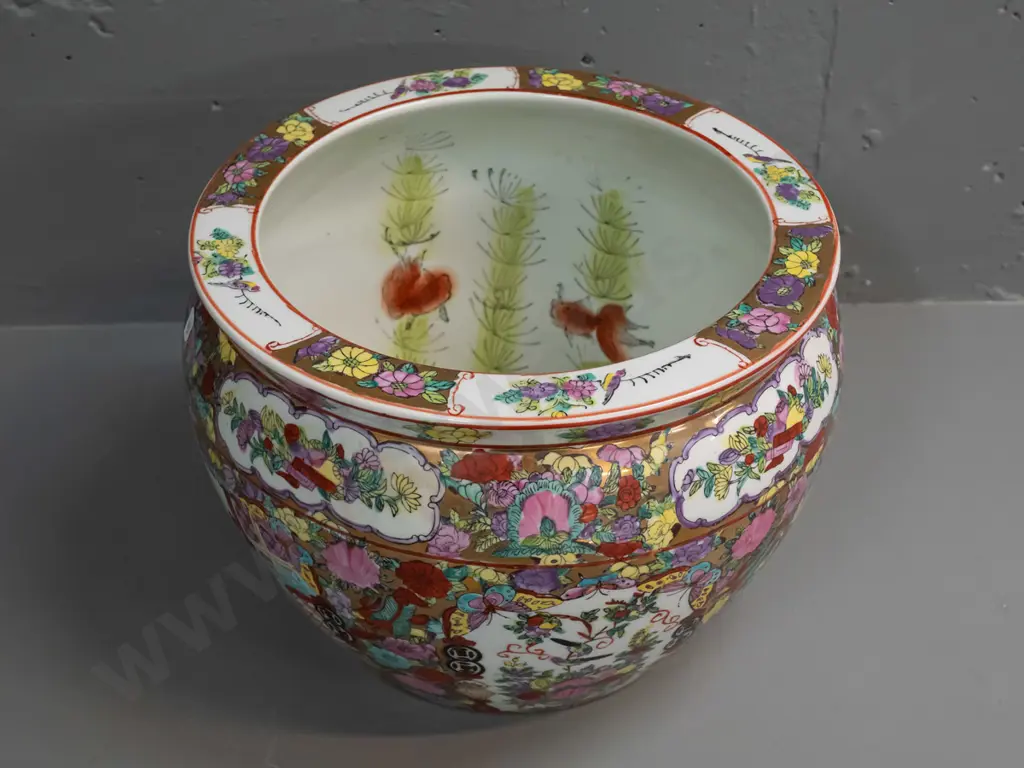 Chinese fish bowl with decorated interior, polychrome and gilt exterior H-245 D-310 Image 1++