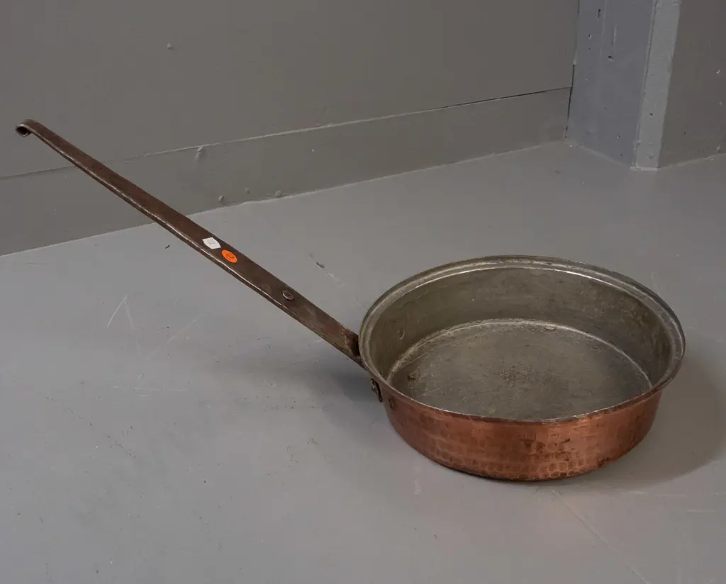 vintage hand-beaten copper-plated saucepan with forged iron handle - some corrosion and dents L-540 pan diameter 260 Image 1++