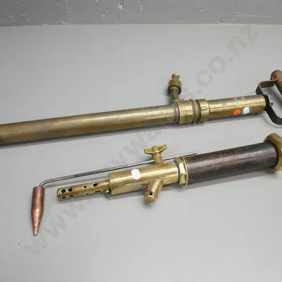 2x vintage brass engineering items: cutting torch with leather handle, and hand bilge pump. Pump L-620, torch L-380