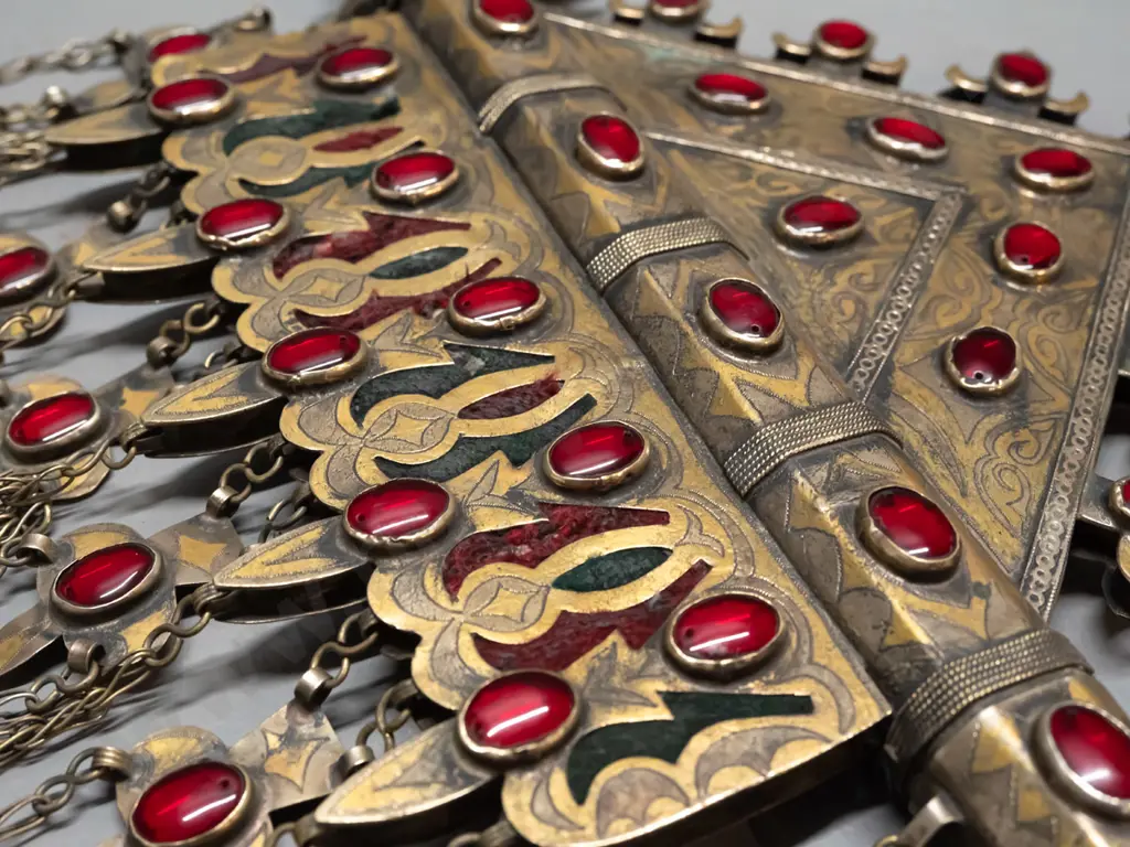 large silver metal Turkman / Turkmenistan pendant with red (glass?) cabuchons, engraved decoration, brass colouring, Image 1++