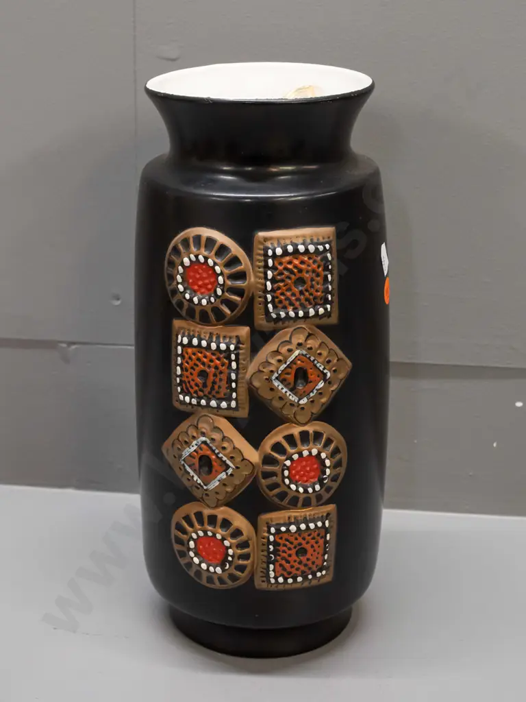 retro Brentleigh Ware "Arran" vase with raised geometric patterns - a few rough spots or flaws on top rim H-310 Image 1++