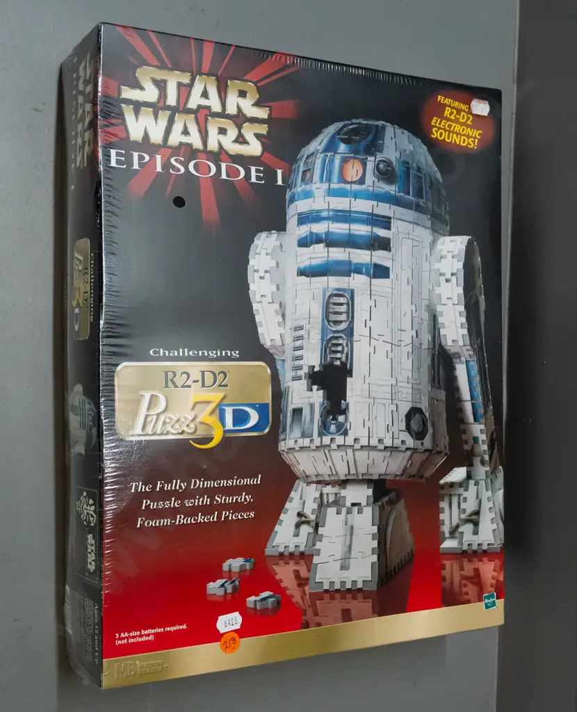 1999 Hasbro Star Wars Episode 1 R2-D2 3d puzzle with battery powered sounds - in original sealed box H-410 W-310 D-90 Image 1++