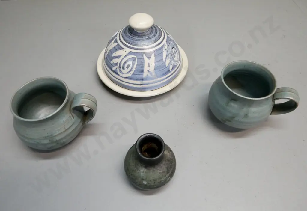 4x pieces NZ pottery: 1x Hanmer pottery domed butter dish; 2x coffee mugs & 1x small vase by OC Stephens Image 1++
